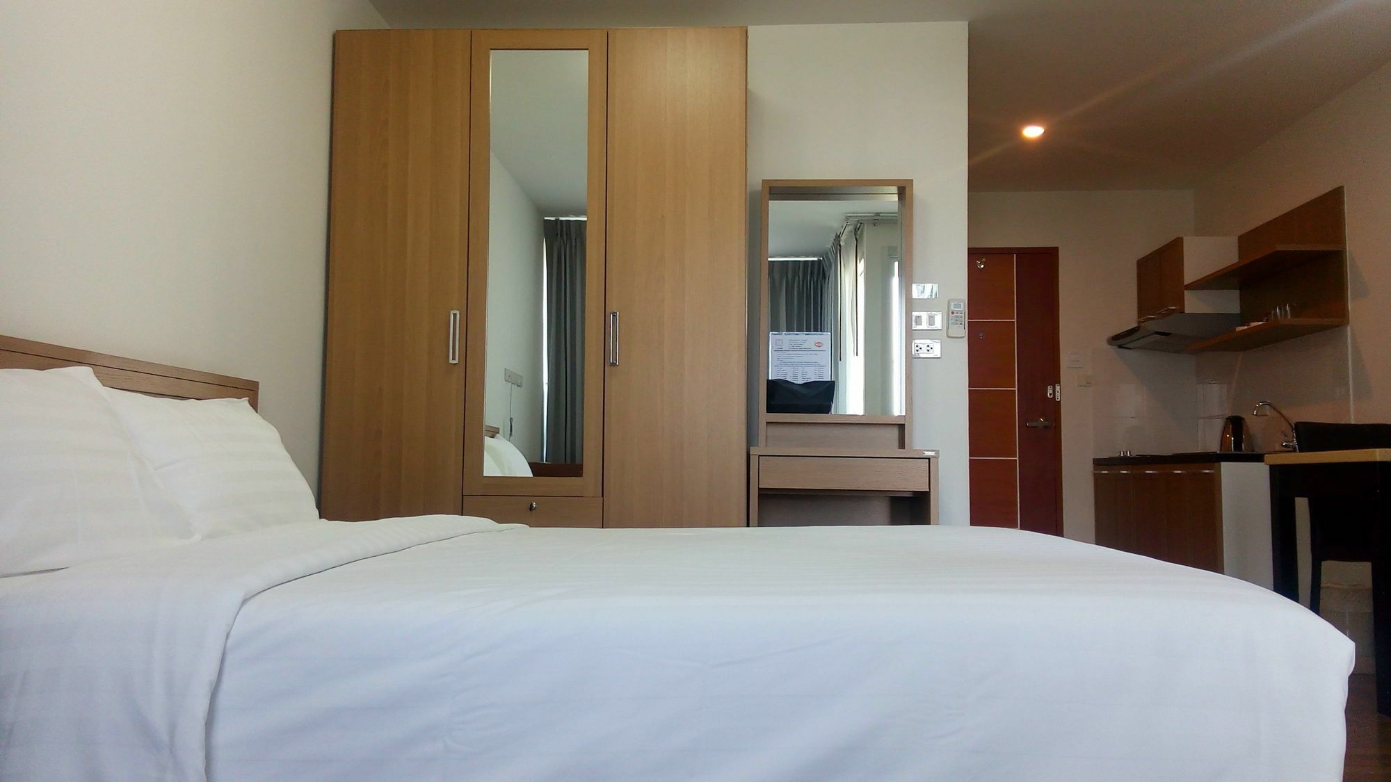 Winner Serviced Apartment Si Maha Phot Exterior foto